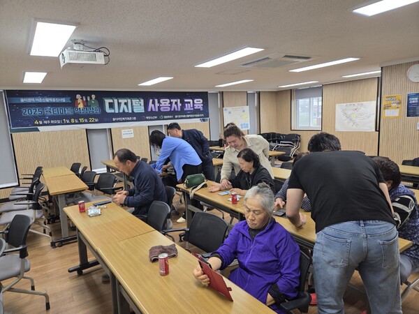 휴대폰을 활용하는 법, 보이스피싱 당하지 않는 법 등 생활이 불현하고 불안한 마을노인들의 생활돌봄서비스가 절실하다.