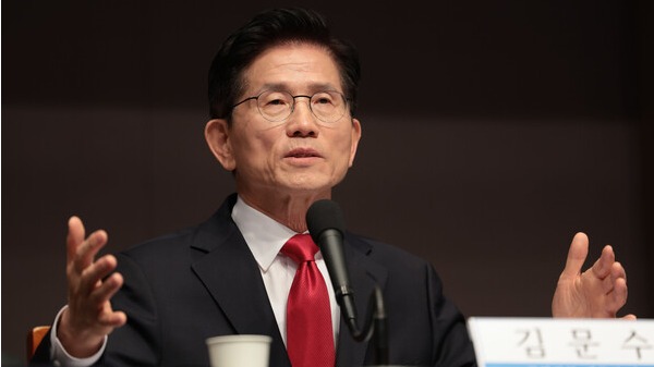 국민의힘 김문수 대선 후보가 8일 서울 중구 한국프레스센터에서 열린 관훈클럽 토론회에서 발언하고 있다. 2025.5.8. 연합뉴스
