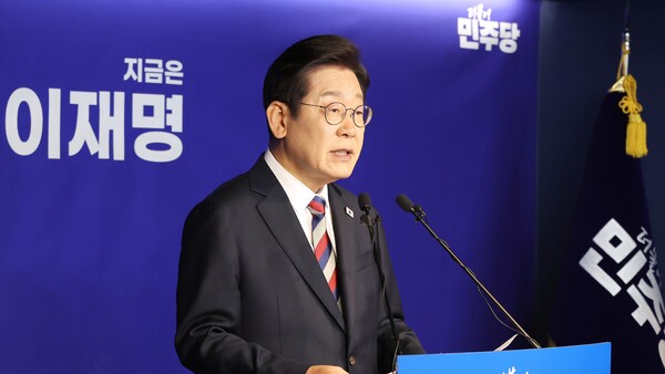 더불어민주당 이재명 대선 후보가 25일 서울 여의도 당사에서 열린 기자회견에서 취재진의 질문에 답변하고 있다. 2025.5.25. 연합뉴스