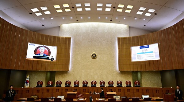 조희대 대법원장을 비롯한 대법관들이 1일 서울 서초구 대법원에서 더불어민주당 이재명 대선 후보의 공직선거법 위반 사건 상고심 선고를 위해 참석해 있다. 2025.5.1 [사진공동취재단] 연합뉴스