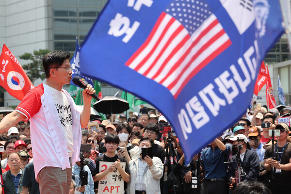 국민의힘 김문수 대선 후보가 1일 서울 강남구 코엑스 동문 앞에서 열린 유세에서 지지를 호소하고 있다. 2025.6.1 연합뉴스