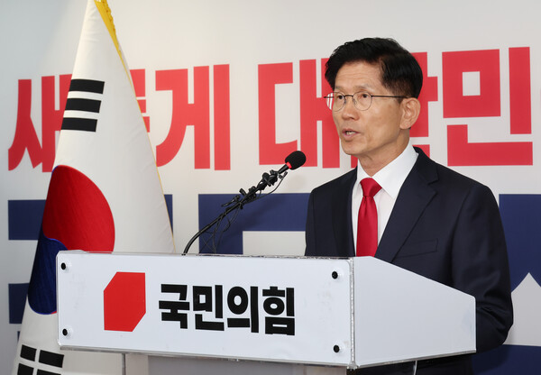 국민의힘 김문수 대선 후보가 4일 서울 여의도 당사에서 기자회견을 열고 입장을 밝히고 있다. 김 후보는 이 자리에서 대선 패배를 인정했다. 2025.6.4. 연합뉴스