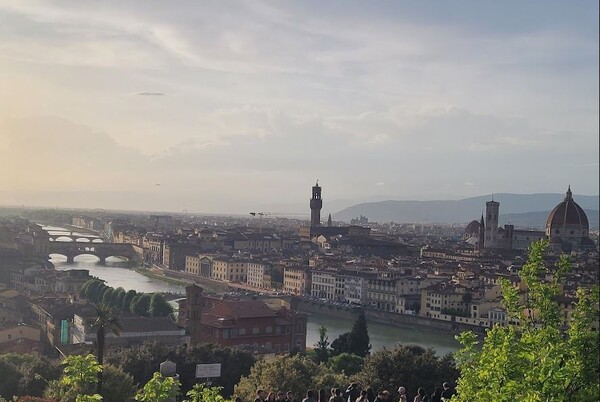 이탈리아 중부 토스카나 지방의 피렌체. 미켈란젤로 언덕에서 내려다 본 전경이다. 2025.4.23. 김진호 에디터 