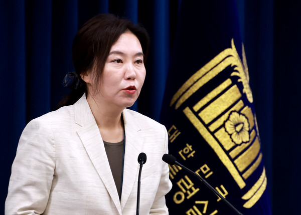 강유정 대통령실 대변인이 10일 서울 용산 대통령실 청사에서 '국민추천제' 등 현안 관련 브리핑을 하고 있다. 2025.6.10. 연합뉴스