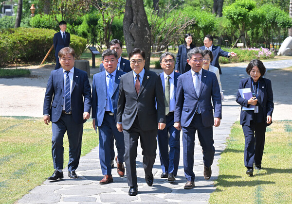 우원식 국회의장이 11일 국회 사랑재에서 열린 취임 1주년 기자간담회에 참석하고 있다. 2025.6.11. 연합뉴스