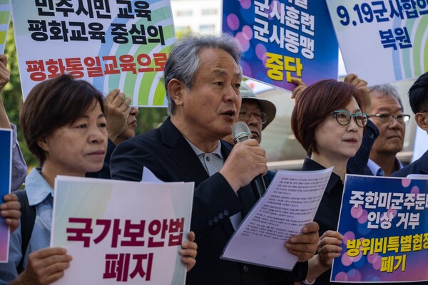 자주통일평화연대(상임대표 의장 이홍정)는 6.15 남북공동선언 발표 25주년에 즈음해 12일 용산대통령실 앞에서 '주권과 평화를 위해 새 정부에 요구한다'란 선언문을 발표했다. 2025. 06. 12 [평화연대 제공]