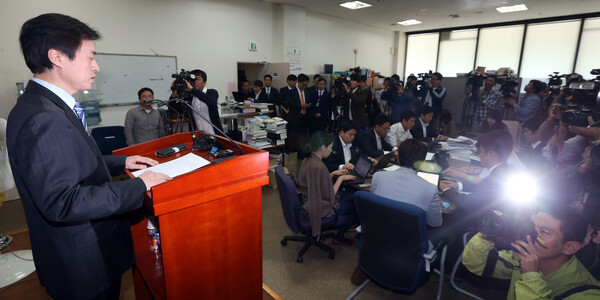 2014년 10월 6일 조은석 대검찰청 형사부장이 서울 서초구 대검찰청에서 세월호 침몰 사고 관련 최종 수사 결과를 발표하고 있다. 2014.10.6. 연합뉴스