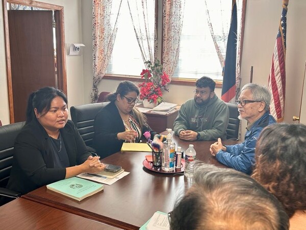 마셜제도공화국 앤저넷 앤젤 총영사(왼쪽)와의 환담.   김찬휘
