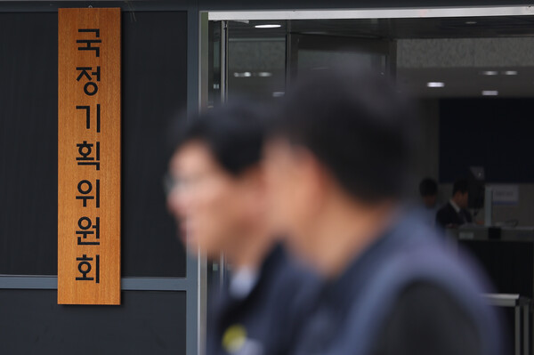 16일 서울 종로구 정부서울청사 창성동 별관 입구에 국정기획위원회가 현판이 걸려 있다. 2025.6.16. 연합뉴스