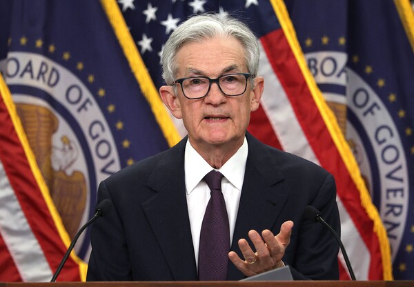 غ(FRB)  Ŀ  18(ð)  D.C.  ȸ(FOMC) ȸǿ رݸ    ȸ  ִ. 2025.6.18. AFP/մ
