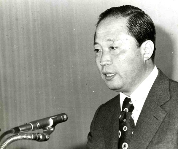 신직수 중앙정보부장이 25일 전국민주청년학생총연맹 사건의 수사상황을 중간발표하고 있다. 1974.4.25  연합뉴스 DB