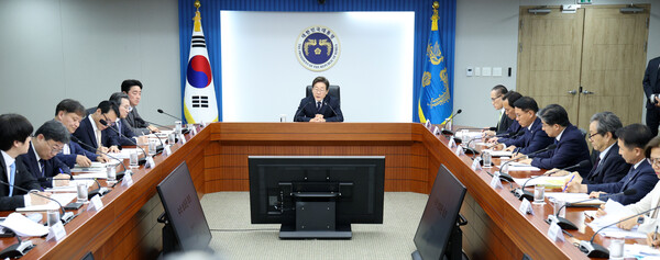 이재명 대통령이 23일 용산 대통령실에서 제1차 수석보좌관회의를 주재하고 있다. 2025.6.23. 연합뉴스