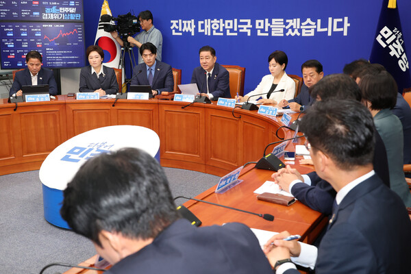 더불어민주당 김병기 당대표 직무대행 겸 원내대표가 23일 서울 여의도 국회에서 열린 최고위원회의에서 발언하고 있다. 2025.6.23. 연합뉴스