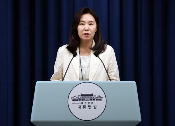 강유정 대통령실 대변인이 24일 용산 대통령실에서 국무회의 관련 브리핑을 하고 있다. 2025.6.24. 연합뉴스
