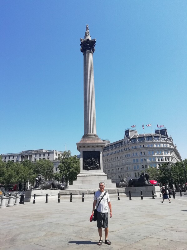 런던 트라팔가 광장에 서있는 넬슨 제독의 동상 앞에서. 김성수 시민기자