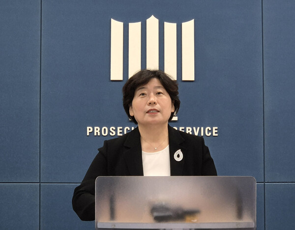 12·3 비상계엄 사건'을 수사하는 조은석 내란 특검팀의 박지영 특검보가 24일 서울 서초구 서울고등검찰청 기자실에서 윤석열 전 대통령에 대해 특수공무집행방해 혐의 등으로 체포영장을 전격 청구했다는 내용을 브리핑하고 있다. 2025.6.24. 연합뉴스