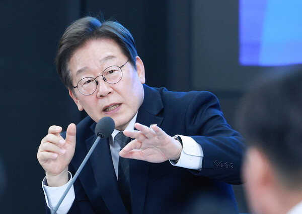 이재명 대통령이 25일 광주광역시 국립아시아문화전당에서 '광주시민·전남도민 타운홀미팅'을 하고 있다. 2025.6.25 [대통령실통신사진기자단] 연합뉴스