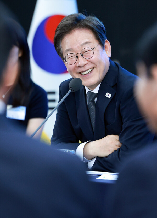 이재명 대통령이 25일 광주광역시 국립아시아문화전당에서 '광주시민·전남도민 타운홀미팅'을 하고 있다. 2025.6.25 [대통령실통신사진기자단] 연합뉴스