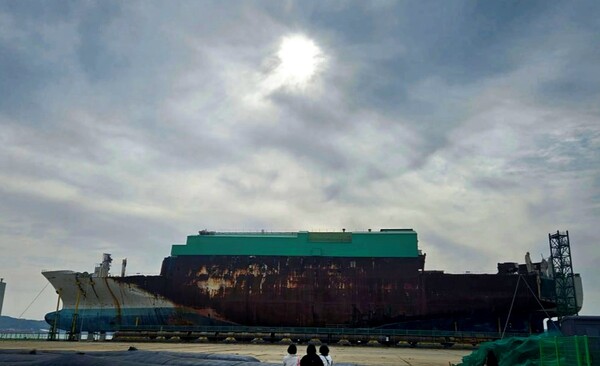 인양된 세월호 선체의 모습. 백은경 목사 사진. 