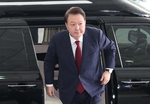 윤석열 전 대통령이 28일 피의자 신분으로 내란특검 조사를 받기 위해 서울 서초구 서울고검 청사로 출석하고 있다. 2025.6.28 [공동취재] 연합뉴스