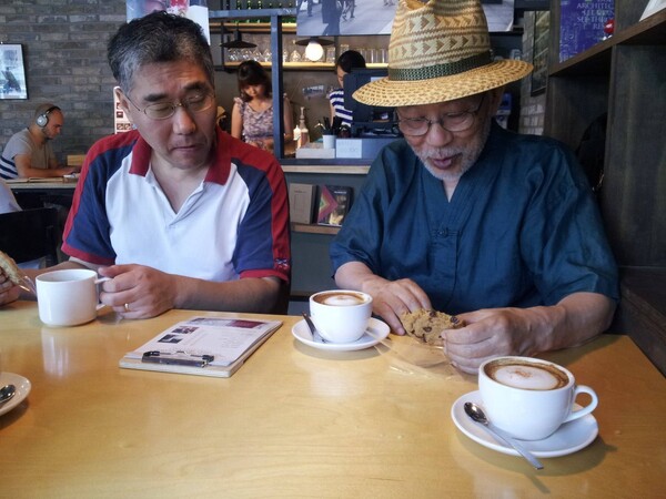 생전 이행우(오른쪽)과 즐거운 한때(필자, 왼쪽)