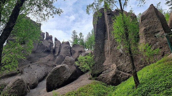 부석림 안에 있는 기암괴석군은 화산 폭발과 지각 변동 후 형성된 협곡 지역에 자연 풍화와 빗물 유수에 의해 약 30여 곳에 걸쳐 형성돼 있다. 사진=박대문