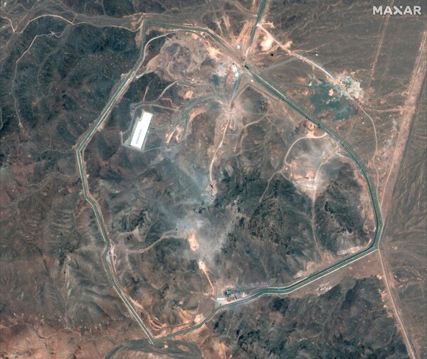 7월 1일에 위성에서 촬영한 이란 포르도의 우라늄 농축 핵시설들 전경. 중동에서 확전이 될 경우 유가가 급등하면서 달러 유동성 위기가 발생할 가능성이 있다.   2025. 7.1. AFP 연합뉴스