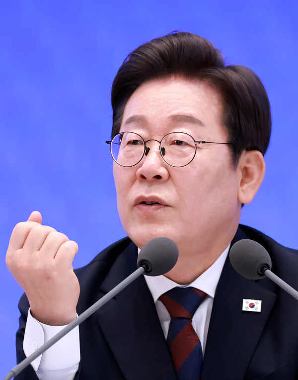 이재명 대통령이 3일 청와대 영빈관에서 '대통령의 30일, 언론이 묻고 국민에게 답하다' 기자회견을 하며 취재진 질문에 답하고 있다. 2025.7.3. 연합뉴스