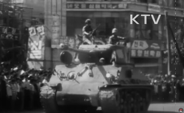 5.16 당시 탱크를 몰고 나온 쿠데타군. (대한뉴스 갈무리)
