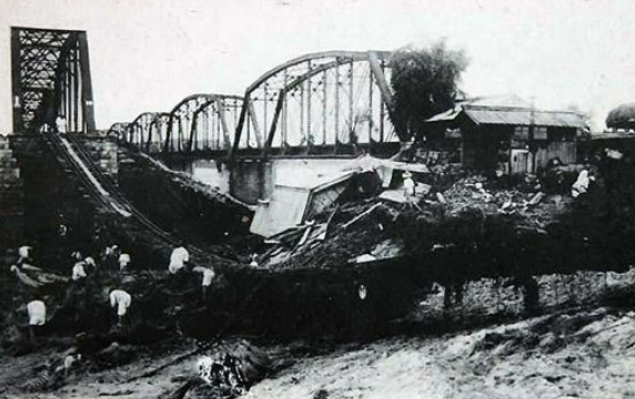 무너진 한강철교.(서울역사박물관)