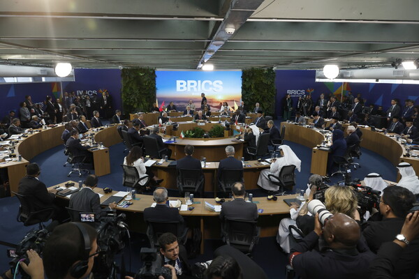 도널드 트럼프 미국 대통령이 촉발한 무역 전쟁과 중동과 우크라이나 분쟁으로 인한 긴장 속에서, 브릭스는 기존 5개국에서 10개국으로 확장된 후 처음으로 6일 리우데자네이루에서 정상회의를 열었다. 2025. 07. 06 [EPA=연합뉴스] 