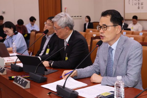 9일 국회 법제사법위원회 전체회의에서 열린 검찰개혁 법안 관련 공청회에서 황문규 중부대 경찰행정학과 교수가 법안에 대한 의견을 진술하고 있다. 2025.7.9. 연합뉴스