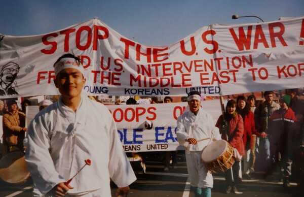 영화 '진달래 꽃을 좋아합니다'의 한 장면.