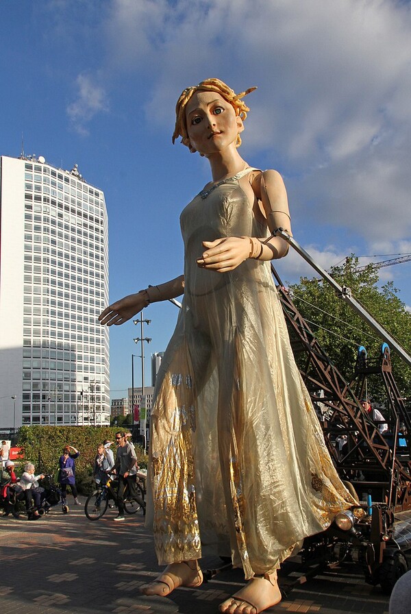 코벤트리에서는 매년 9월 고다이바 행진 축제를 한다. (위키피디아)