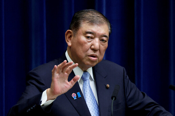 이시바 시게루 일본 총리가 지난 6월 23일 일본 도쿄에 있는 총리 관저에서 기자 회견을 하고 있다. 오는 20일 치러지는 참의원 선거에서 자민당이 패배할 경우 이시바 총리의 정치적 입지가 좁아질 것으로 관측된다. 2025.6.23. 로이터 연합뉴스