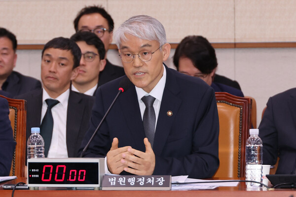 천대엽 법원행정처장이 12일 서울 여의도 국회에서 열린 법제사법위원회 전체회의에서 윤석열 대통령의 구속 취소 결정과 관련한 질의에 답하고 있다. 2025.3.12. 연합뉴스