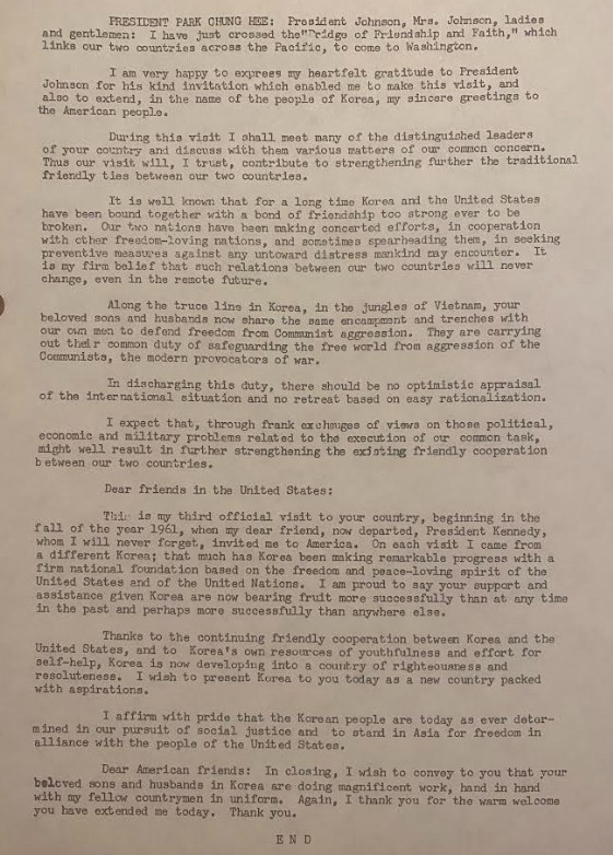 언론에 배포된 박정희의 백악관 도착 성명. 베트남에서 동맹이 필요했던 존슨의 귀에 쏙쏙 들어왔을 표현들이 채워졌다. 한국에서 미국의 자녀들이 한국군과 손에 손잡고 놀라운 일을 하고 있다는 감성적 표현도 읽힌다. 사진=이길주 시민기자