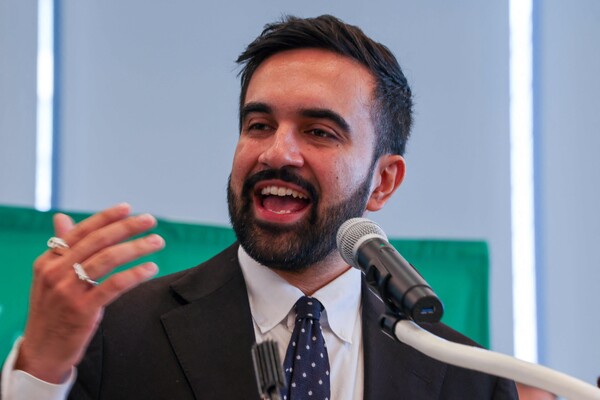 미국 민주당 뉴욕시장 후보인 조란 맘다니가 15일 뉴욕시에 열린 노조 DC37 행사에서 연설하고 있다. 2025. 07. 15 [AFP=연합뉴스]