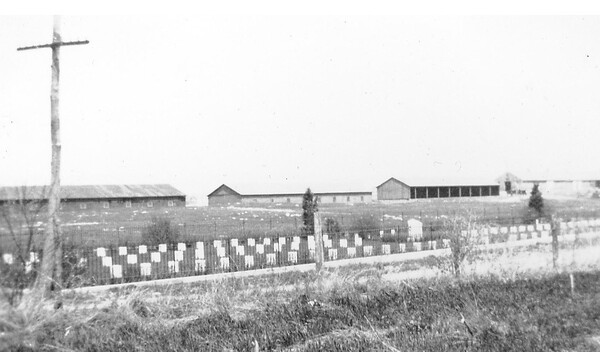 문명화되는 과정에서 일찍 세상을 떠난 카라일 학교 학생들의 묘지. Cumberland County Historical Society, Carlisle, Pennsylvania