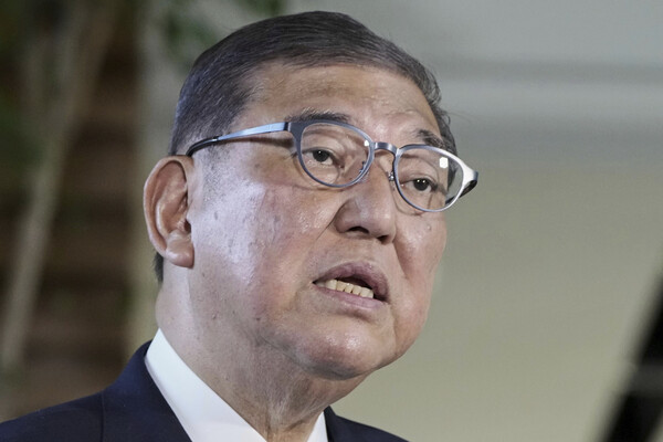 이시바 시게루 일본 총리가 7월 23일 미일 관세협상 타결 발표 뒤 도쿄의 총리실에서 기자들의 질문에 답하고 있다. 2025.7.23.AP 연합뉴스