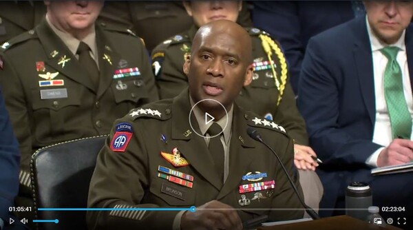 제이비어 브런슨 주한미군사령관이 지난 4월 10일 상원 군사위 청문회에서 북한의 남침 가능성을 묻는 앵거스 킹 상원의원의 질문에 "남침하지 않을 것 같다"고 답하고 있다. 2025.4.10. [미상원 군사위 누리집] 시민언론 민들레 