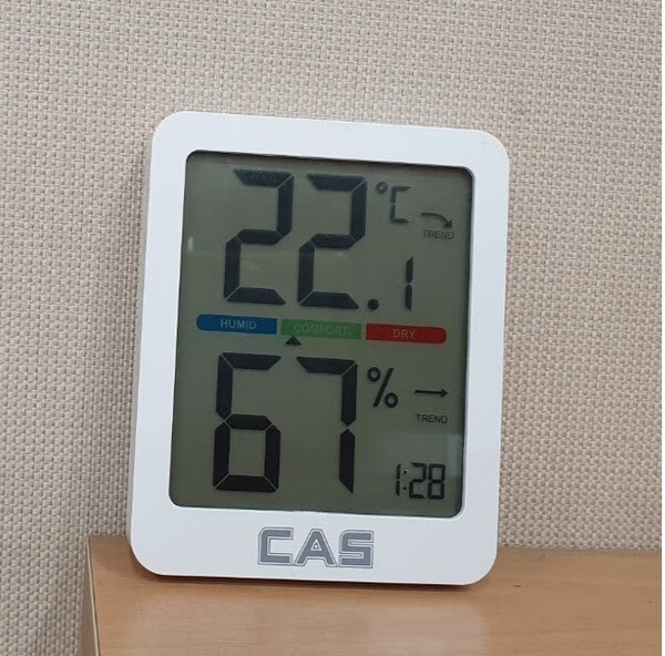 경기도 고촌의 우체국 오후 1시 28분 현재 실내 온도 섭씨 22.1도