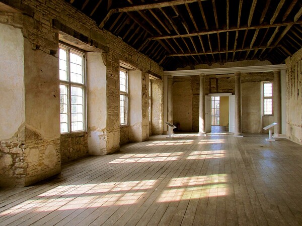 허름한 커비홀 내부. (위키피디아)