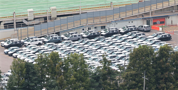 한국과 미국의 무역협상이 타결된 31일 경기도 광명시 기아 광명출고센터에서 완성된 차량이 주차돼 있다. 2025.7.31 연합뉴스