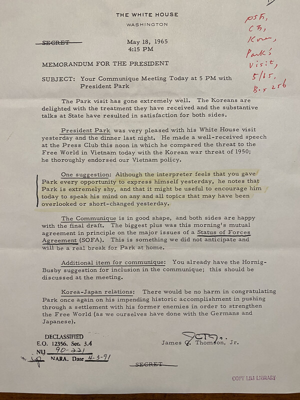 1965년 5월 17일 박정희와의 회담에서 존슨이 상대방에게 발언하도록 더 권했어야 한다고 지적한 비밀 메모.  (이길주 시민기자 제공)