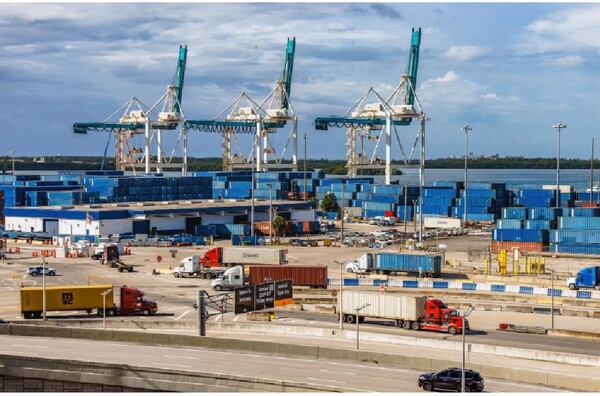 8월 7일부터 새로운 관세율이 적용되는 '트럼프 관세'로 달라질 수출항구 풍경.  뉴욕타임스 8월 1일