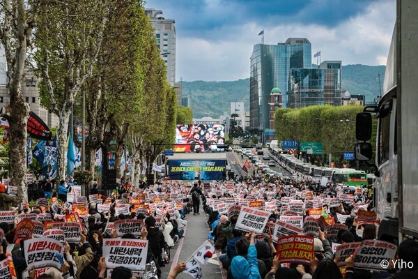 서울 서초구 대법원 청사 인근에서 촛불행동 주최로 열린 '민주정부건설 내란세력청산' 긴급 수요 촛불문화제에 수많은 시민이 참석했다. 2025. 05. 07 이호 작가