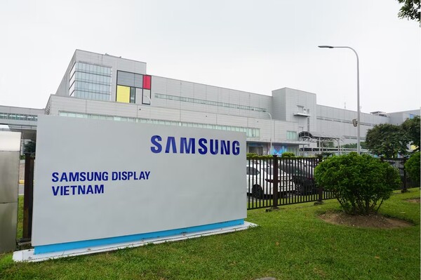 베트남 북부 박닌 성에 있는 삼성 디스플레이 공장. 삼성의 현지공장들은 베트남의 수출에 중요한 기여를 하고 있다.    일본경제신문 8월 3일