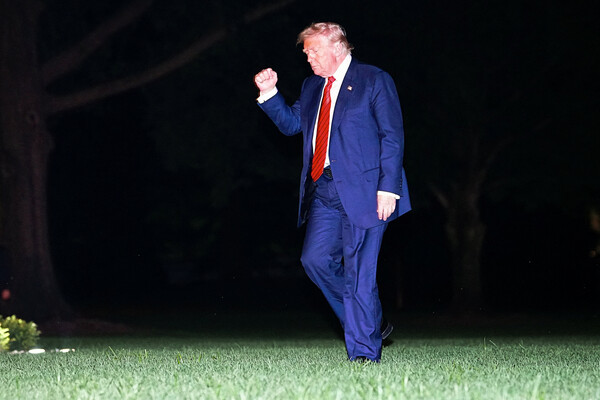 도널드 트럼프 미국 대통령이 3일 백악관에 도착하고 있다. 2025. 08. 03 [로이터=연합뉴스]