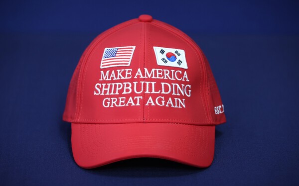 대통령실이 3일 공개한 '마스가'(MASGA·Make American Shipbuilding Great Again) 모자. '마스가'는 이번 한미관세협상 때 조선 분야 협력 내용을 압축적으로 전달하기 위해 산업통상자원부가 만든 슬로건으로 한국협상단은 이 모자와 대형 패널 등을 준비했다. 2025.8.3. 연합뉴스